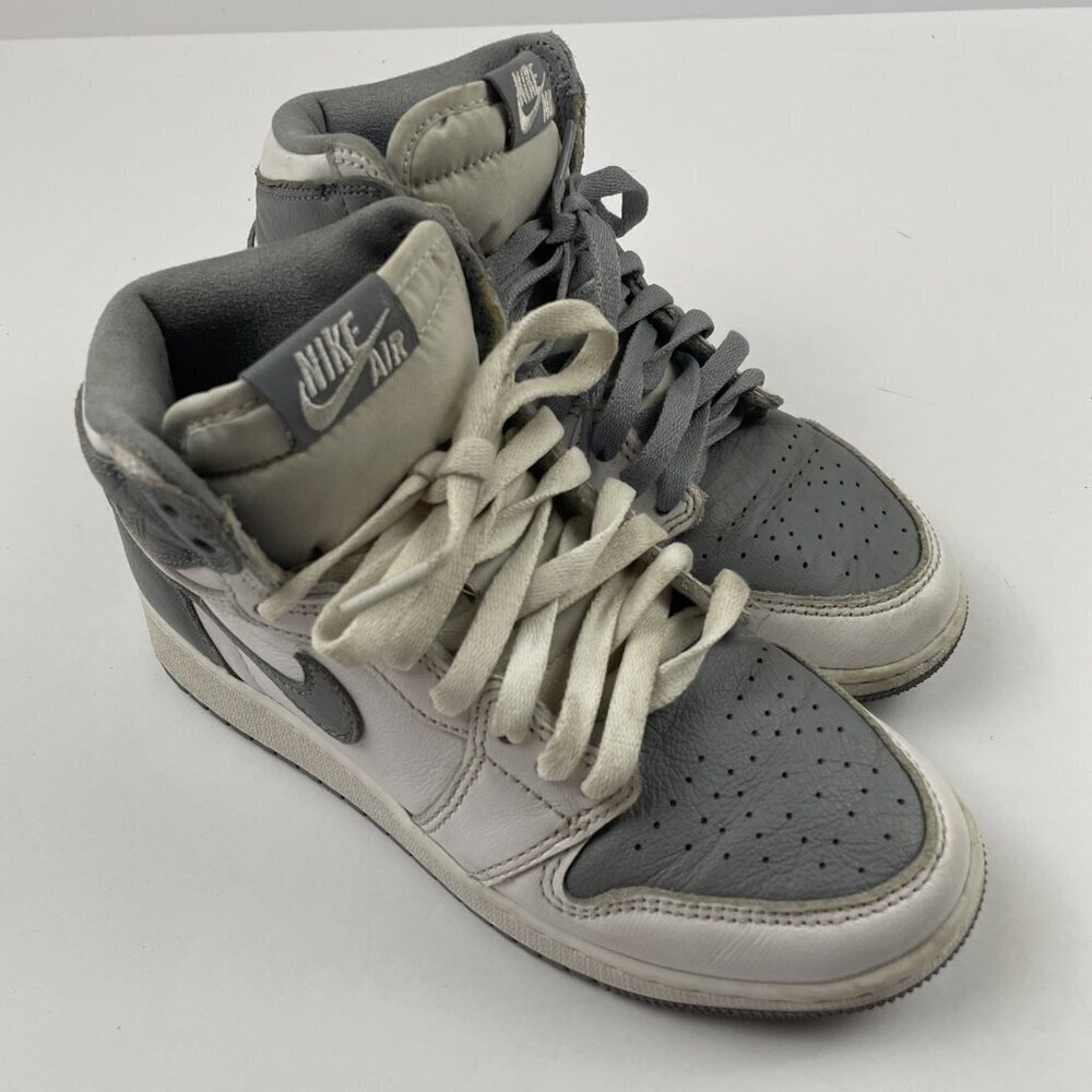 Nike Air Jordan 1 Retro Mid OG Youth Size 4Y Sneakers 575441-037 Gray White